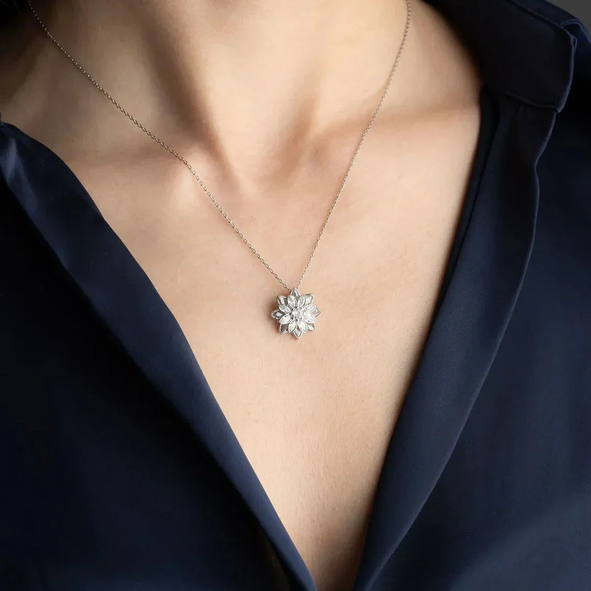 WEISSE LOTUSBLUME HALSKETTE | 925 SILBER