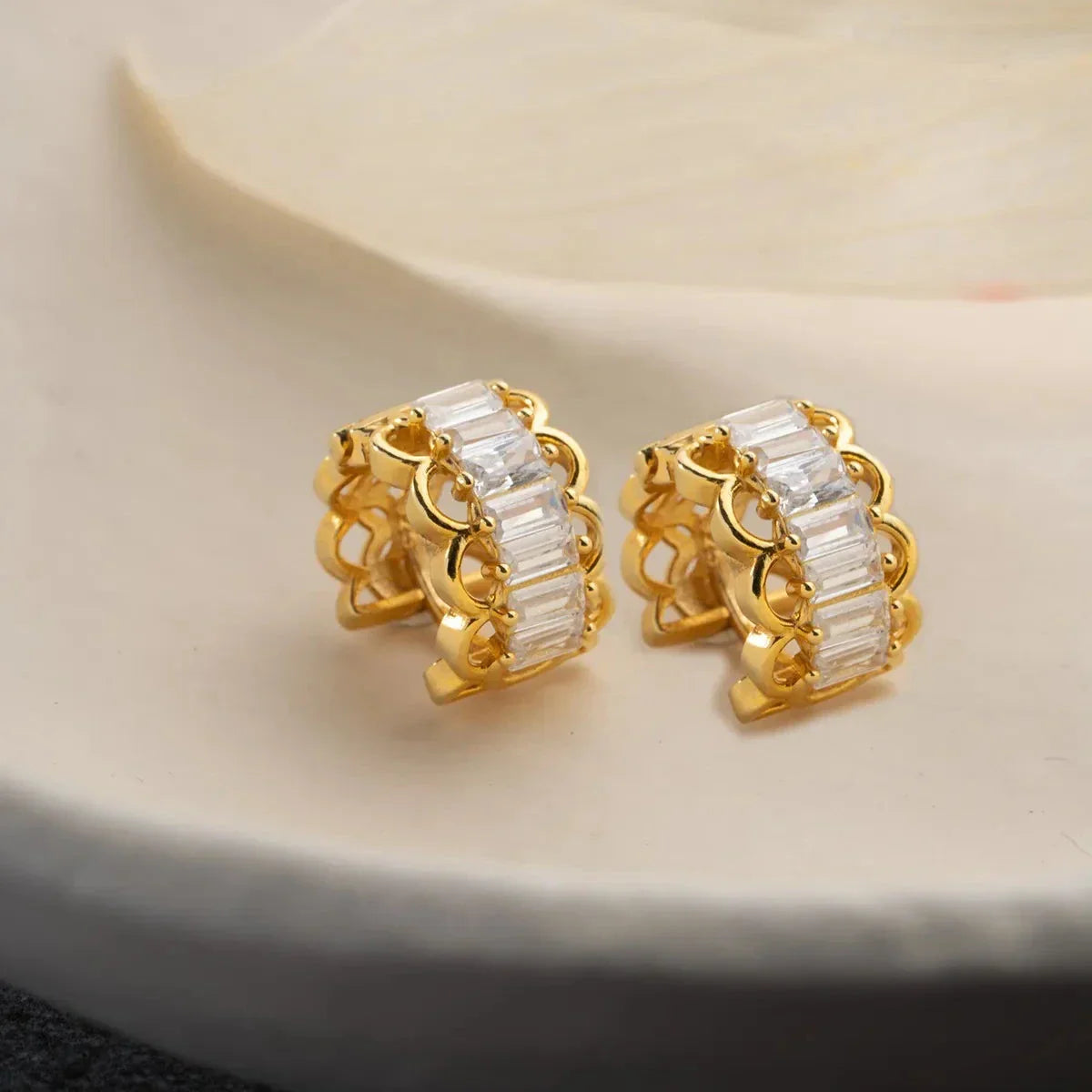 ELARIA WHITE BAGUETTE OHRRINGE | 925 SILBER