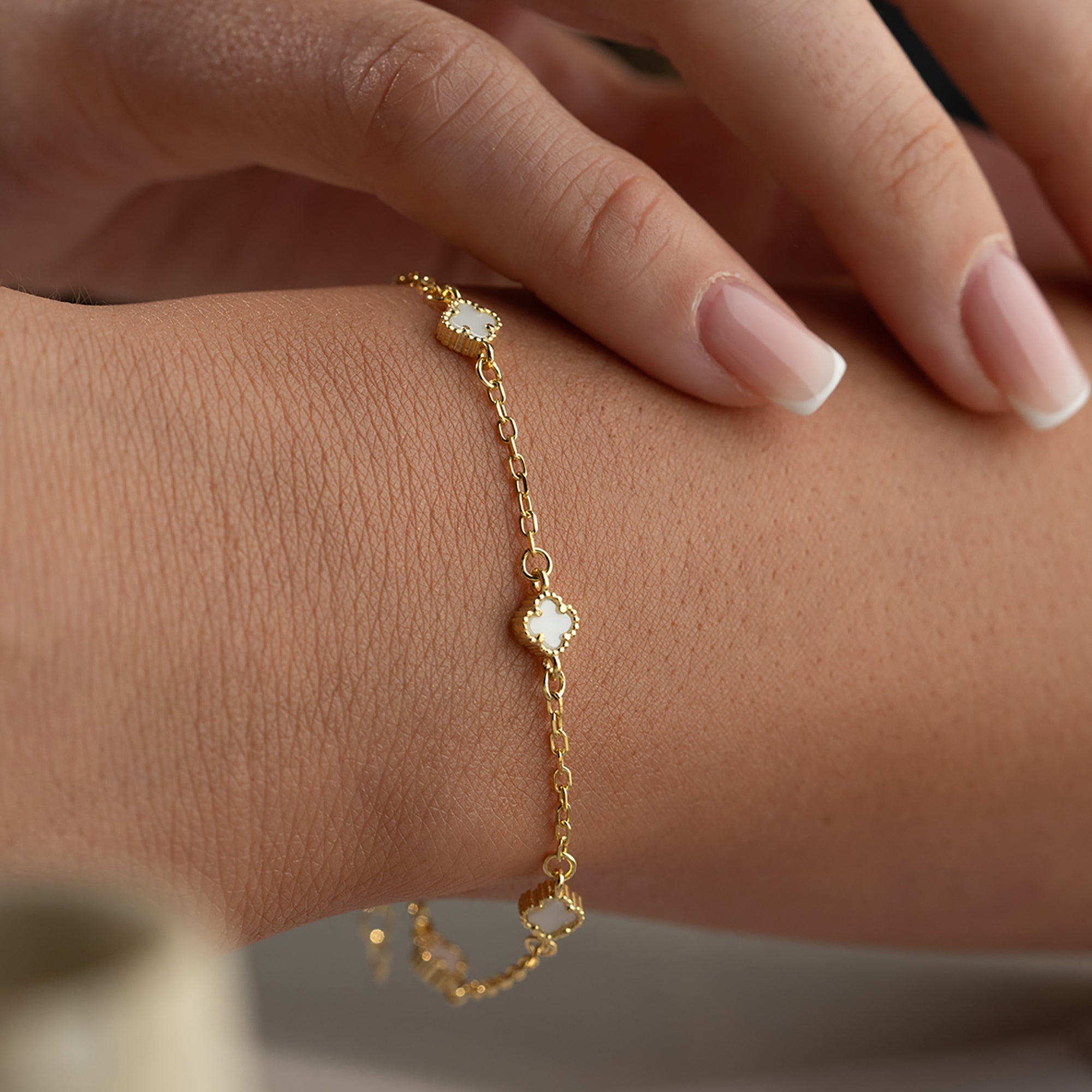 MINIMAL WEISSE KLEE ARMKETTE | 925 SILBER