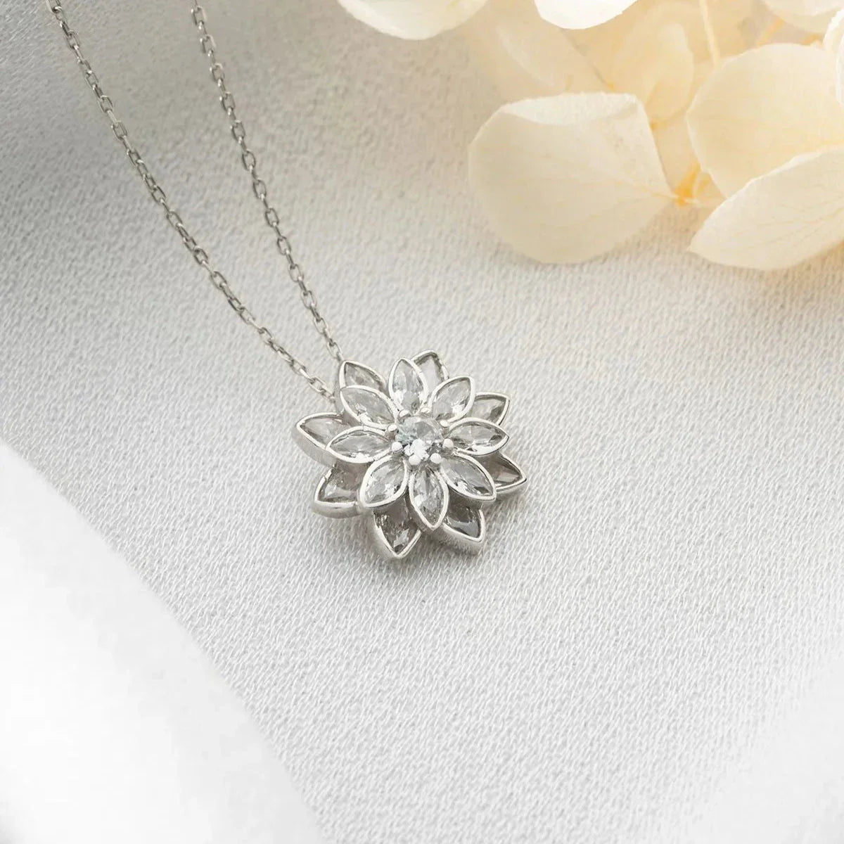 WEISSE LOTUSBLUME HALSKETTE | 925 SILBER