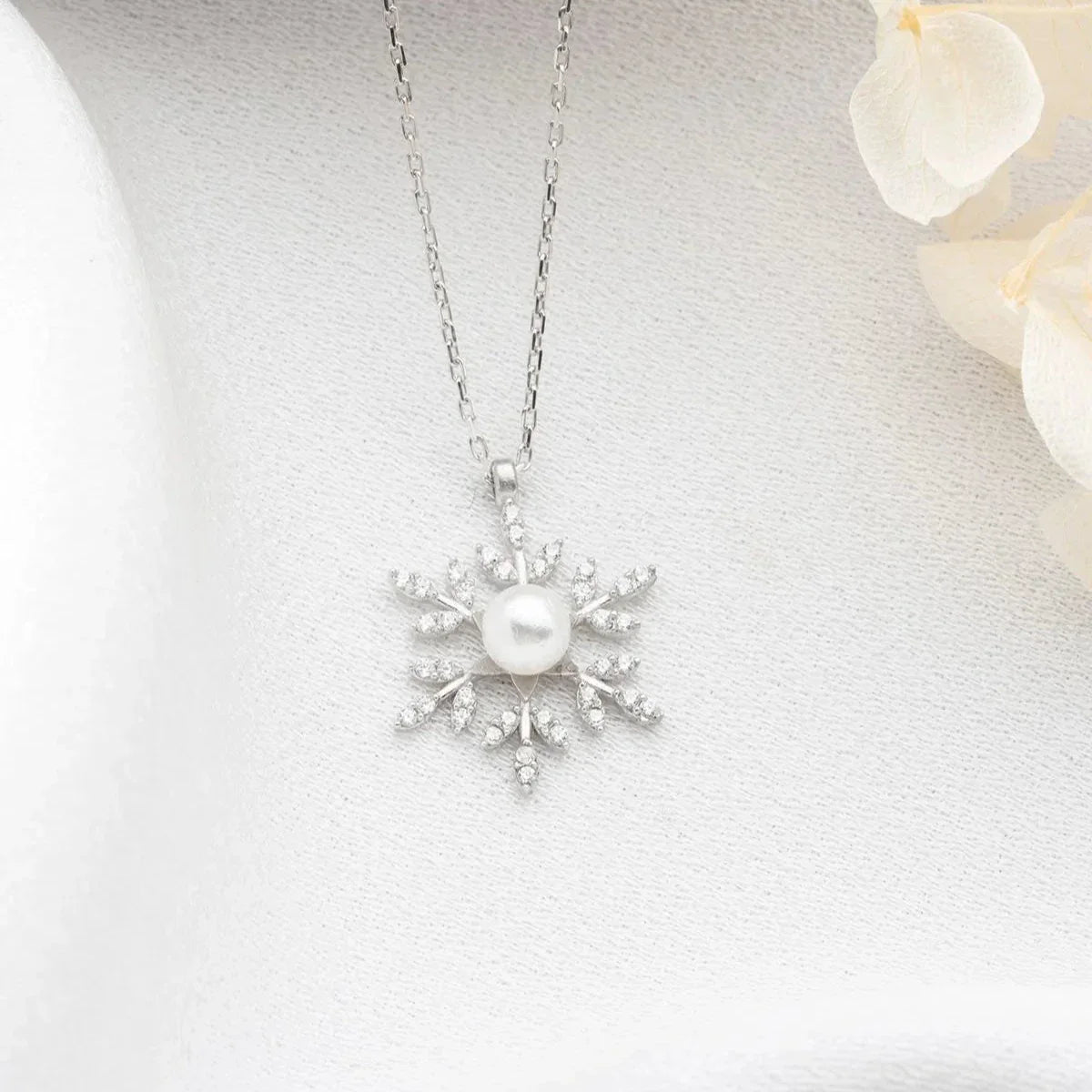 PERLEN & SCHNEEFLOCKEN HALSKETTE | 925 SILBER