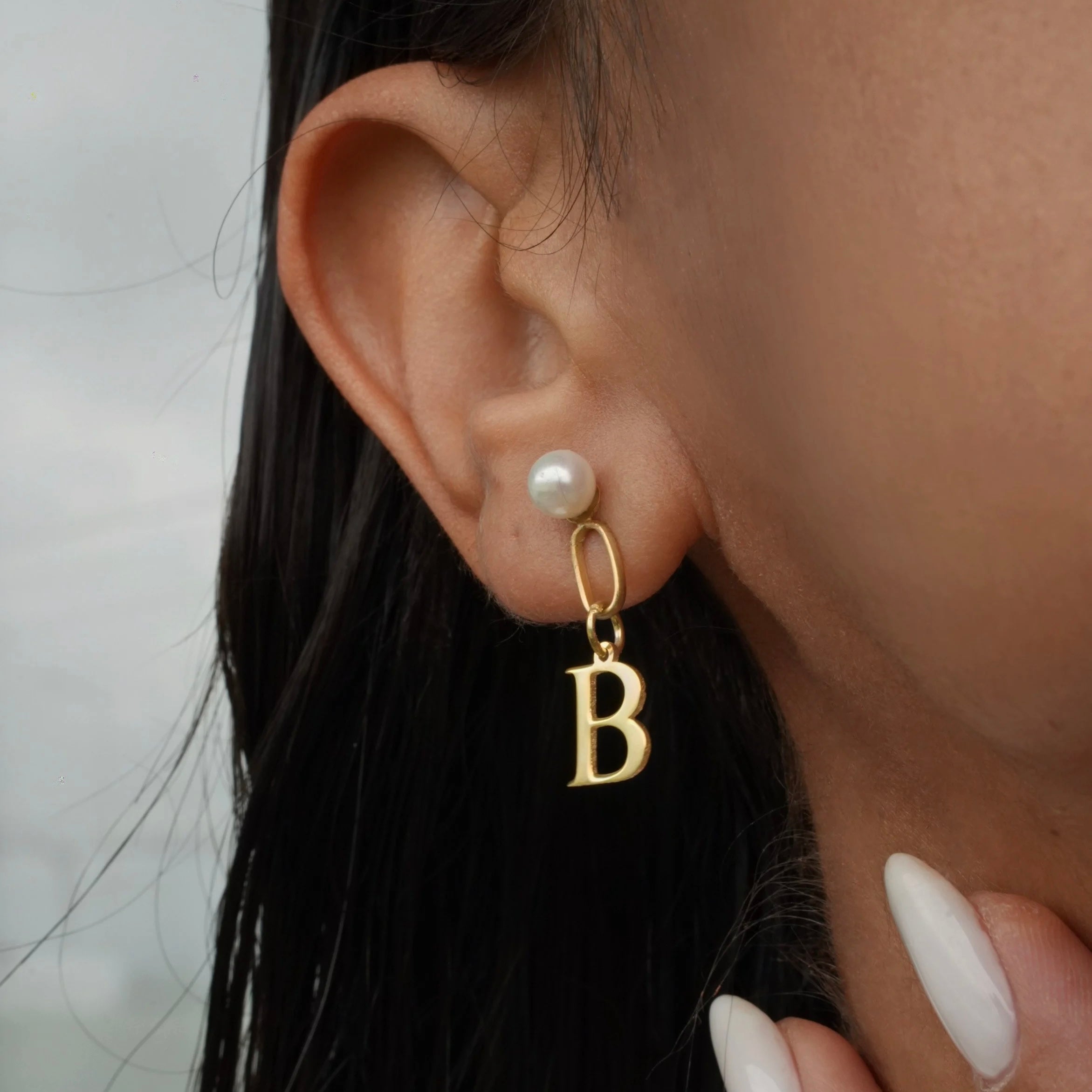 PERLEN BUCHSTABEN OHRRINGE | 925 SILBER