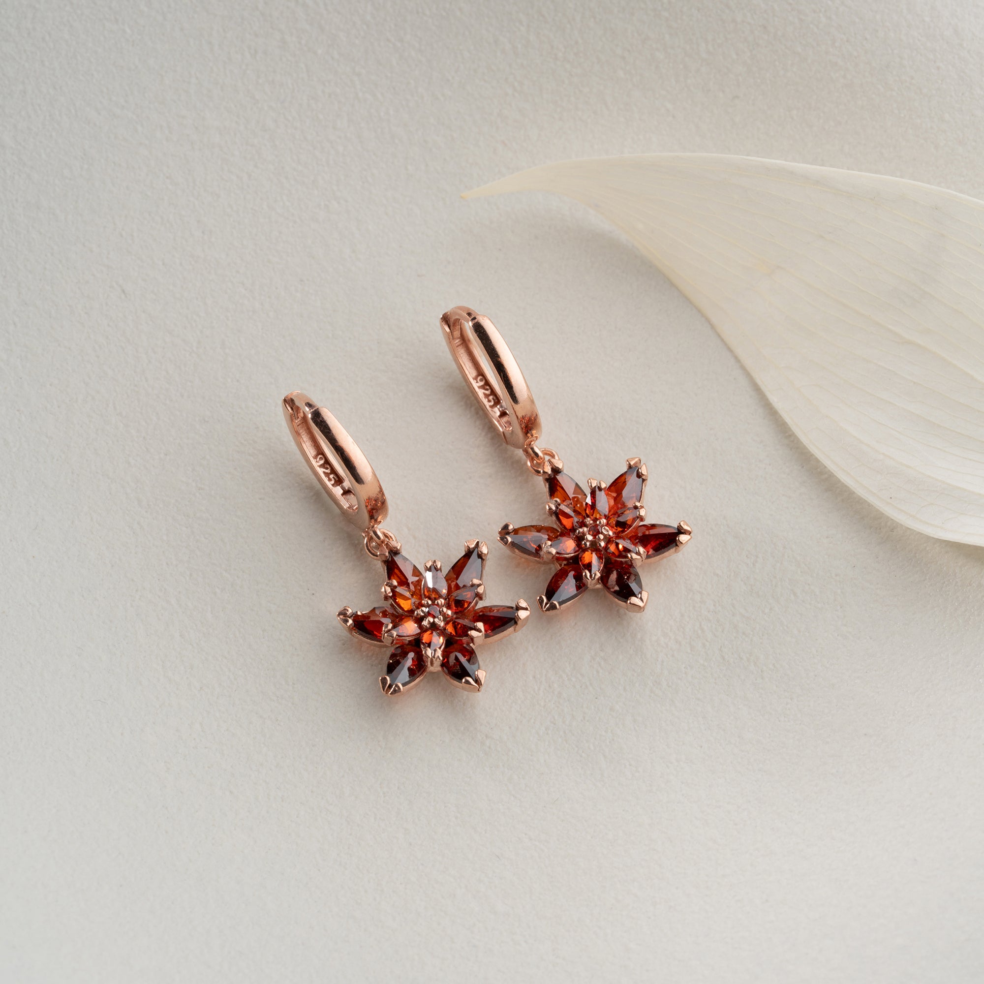 ROTE LOTUS OHRRINGE | 925 SILBER